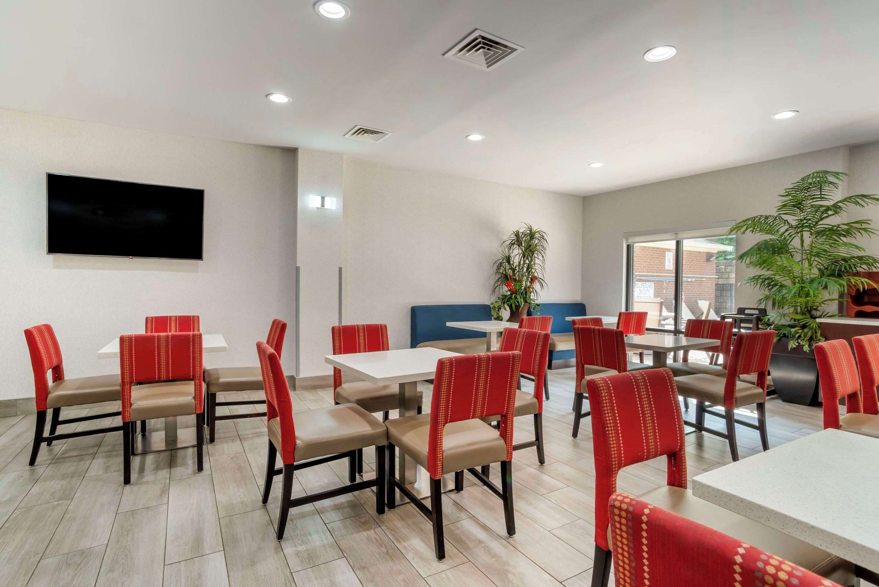 free daily full breakfast