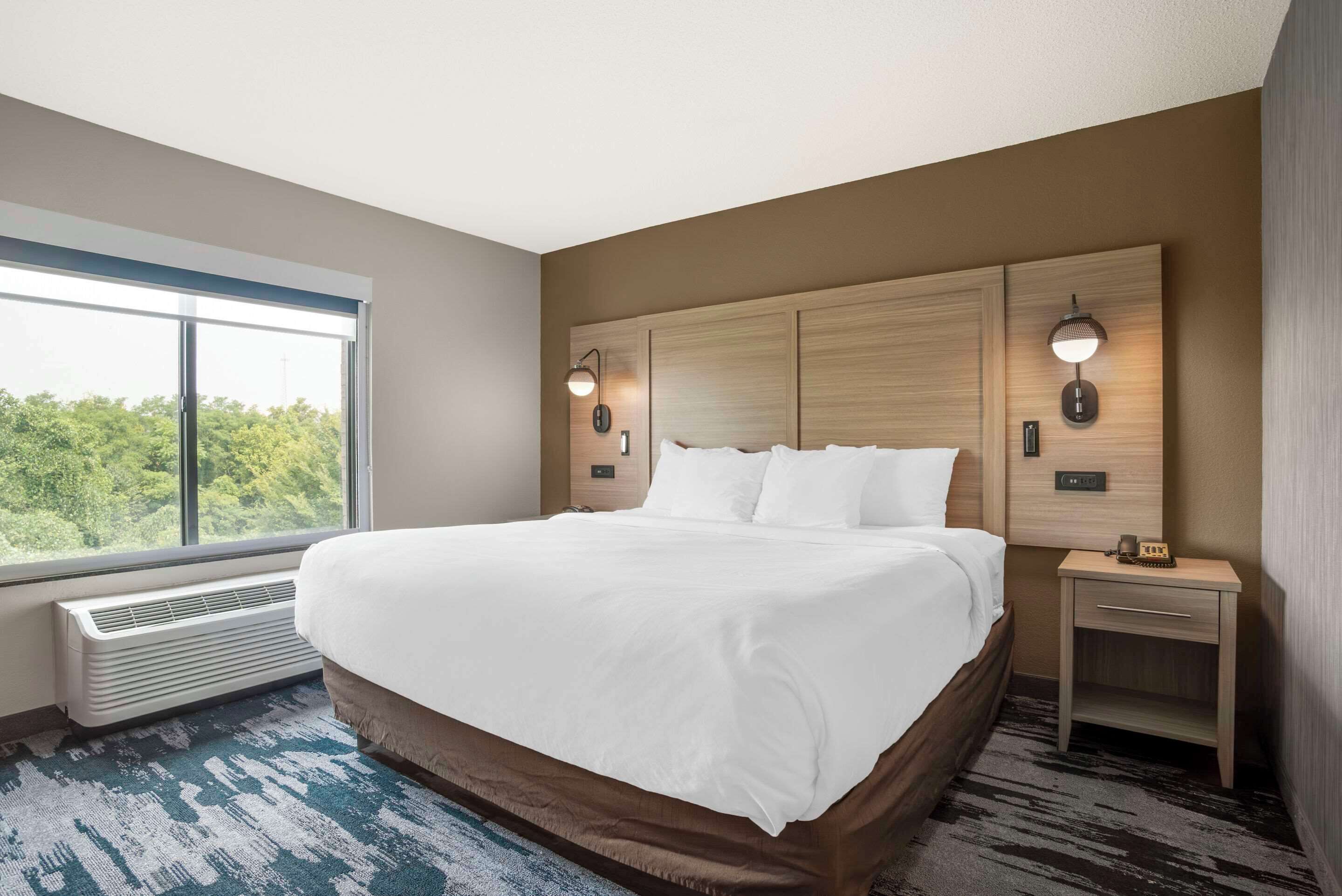 in-room safe, desk, laptop workspace, blackout curtains