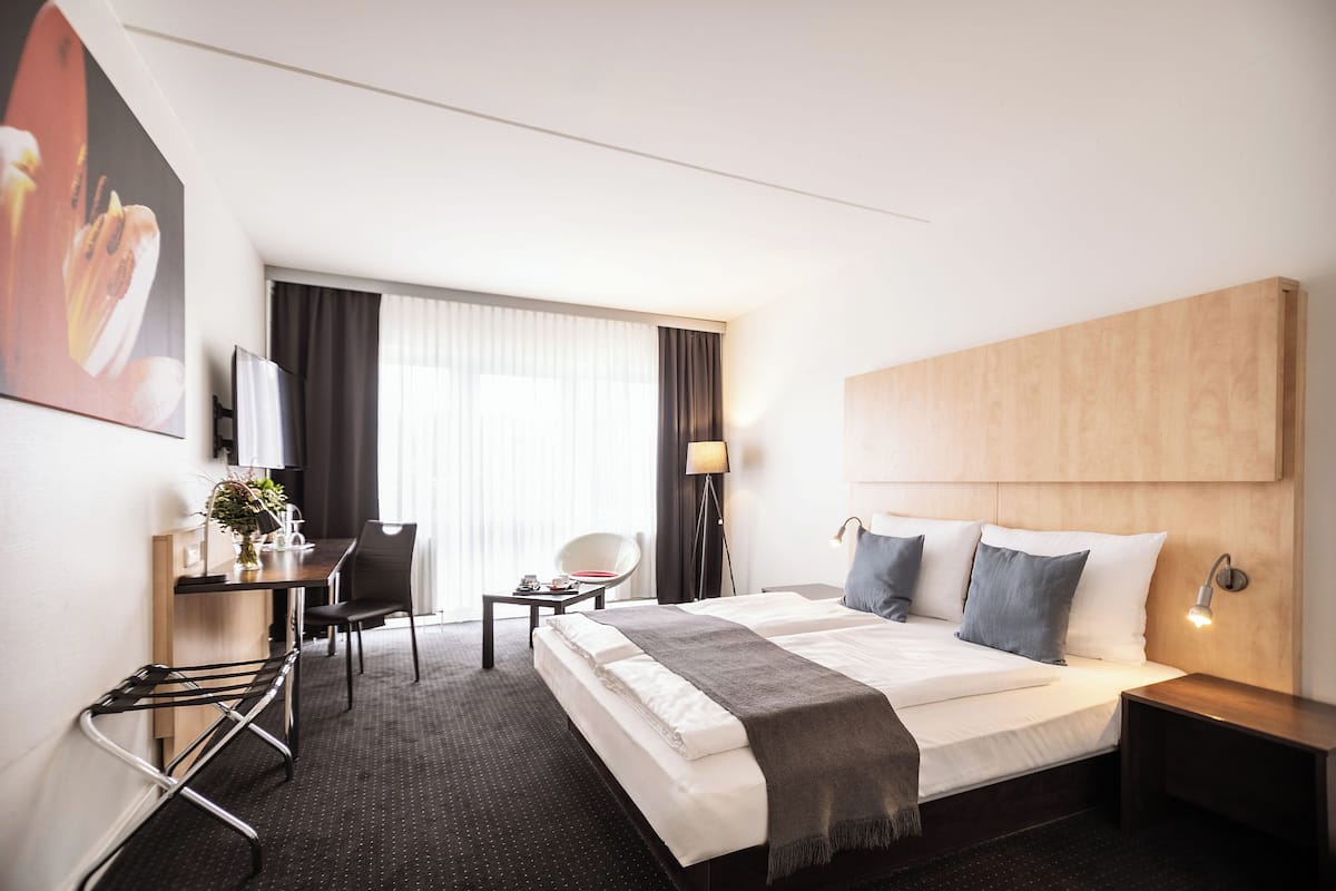 Standard Double Room + | Desk, blackout drapes, soundproofing, free cribs/infant beds
