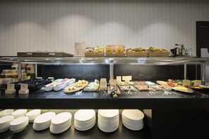 Buffet déjeuner servi tous les jours en supplément