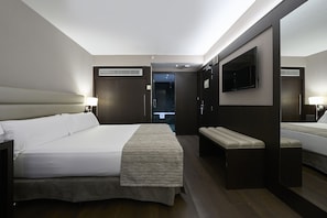 Minibar, coffres-forts dans les chambres, bureau, chambres insonorisées
