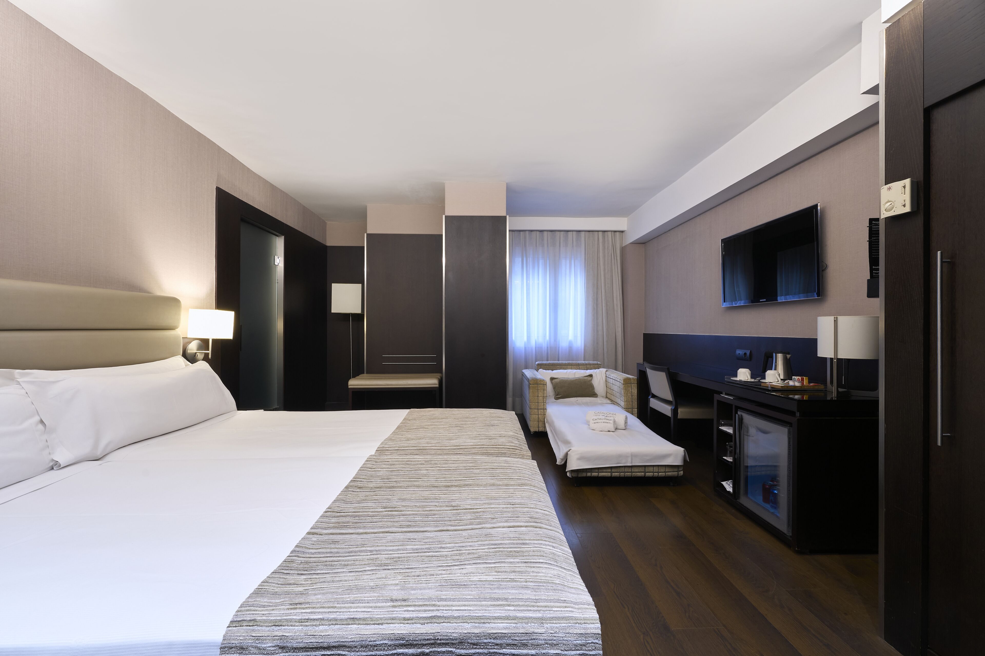 triple room | 1 bedroom, minibar, in-room safe, desk