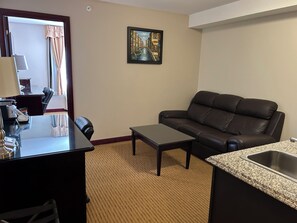 42-inch TV with satellite channels, DVD player, MP3 dock - Days Inn by Wyndham Athabasca (Athabasca)
