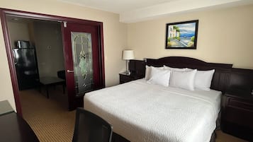 Cubrecamas, colchones con efecto memoria y escritorio