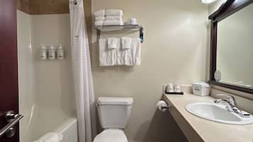 Bañera con ducha, artículos de tocador gratuitos, secador de pelo