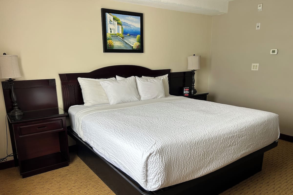 Daunenbettdecken, Betten mit Memory-Foam-Matratzen, Schreibtisch