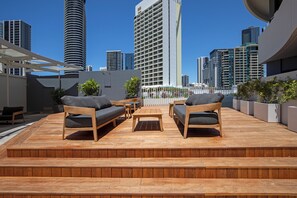 BBQ/picnic area - The Wave Resort (Broadbeach)