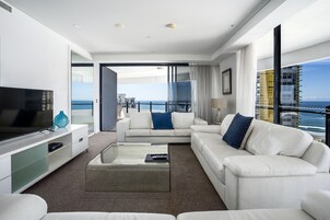 Apartment, 3 Bedrooms -Water View | Living area