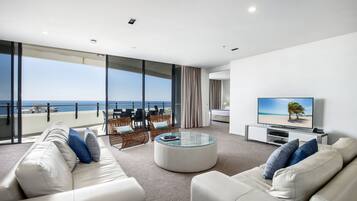 3 Bedroom Sub Penthouse | Living room | 50-inch TV with cable channels
