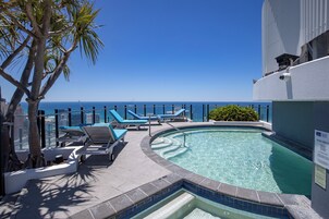 2 outdoor pools, pool loungers