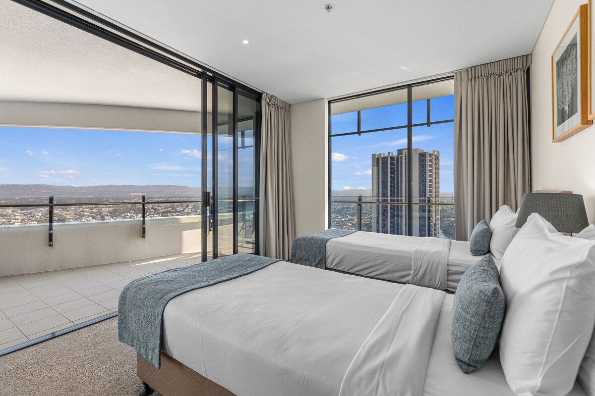 3 Bedroom Sub Penthouse | In-room safe, iron/ironing board, rollaway beds (surcharge), WiFi (free)