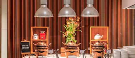 Daily buffet breakfast (THB 550 per person)