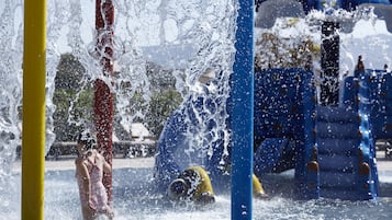 3 kolam renang outdoor, dengan cabana (dengan biaya tambahan)