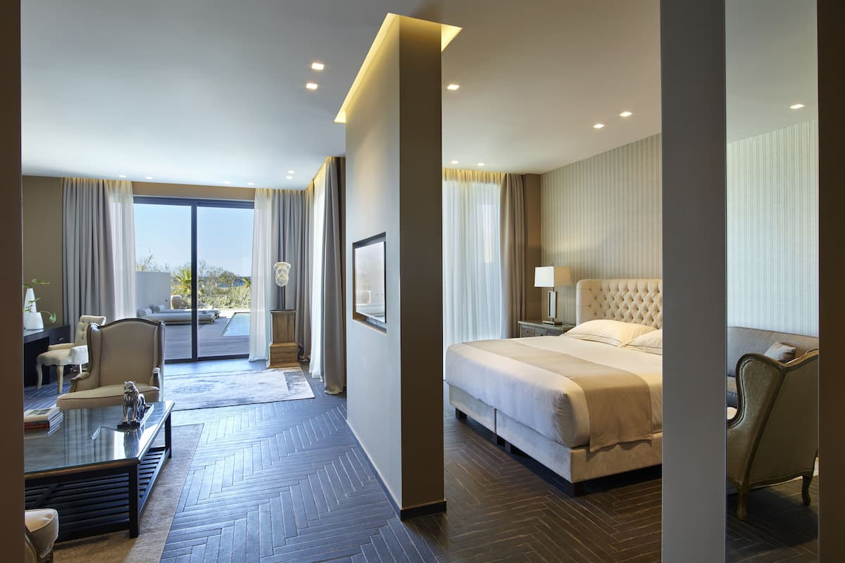 executive suite, private pool | 2 bedrooms, in-room safe, free wifi, bed sheets