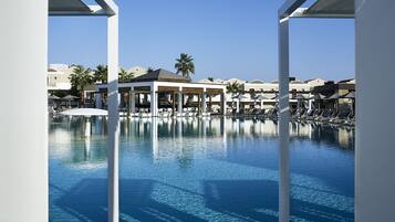 3 albercas al aire libre y camas balinesas (con cargo)