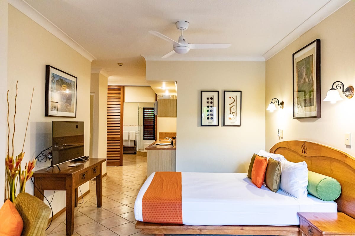 Studio Spa Apartment | 1 bedroom, individually furnished, iron/ironing board, free WiFi