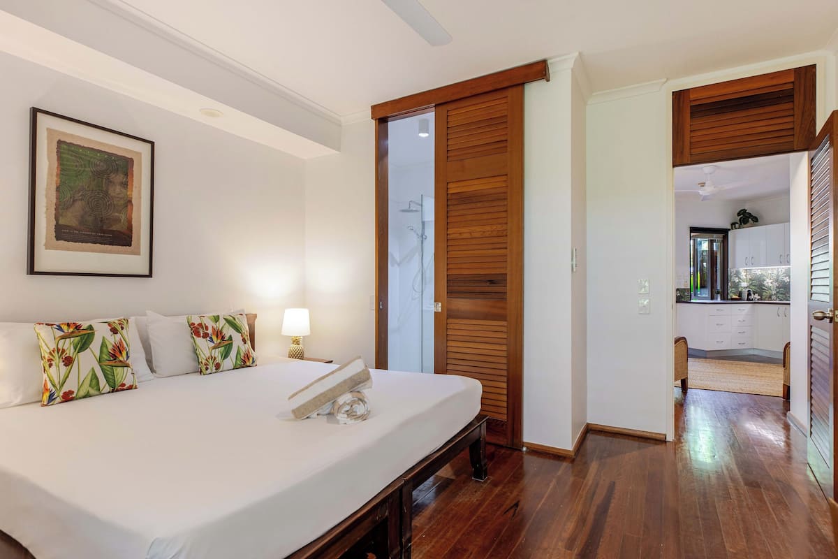 Deluxe Apartment, 1 King Bed, Garden View | 1 bedroom, individually furnished, iron/ironing board, free WiFi
