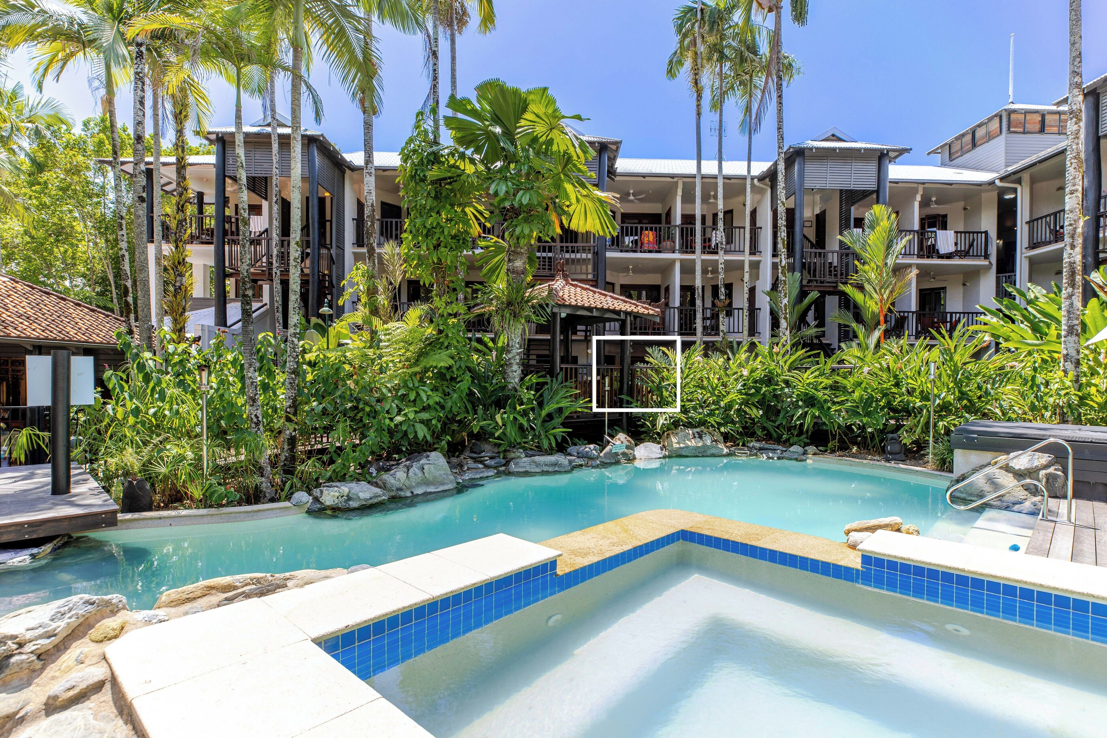Deluxe Apartment, 1 King Bed, Garden View | Resort view