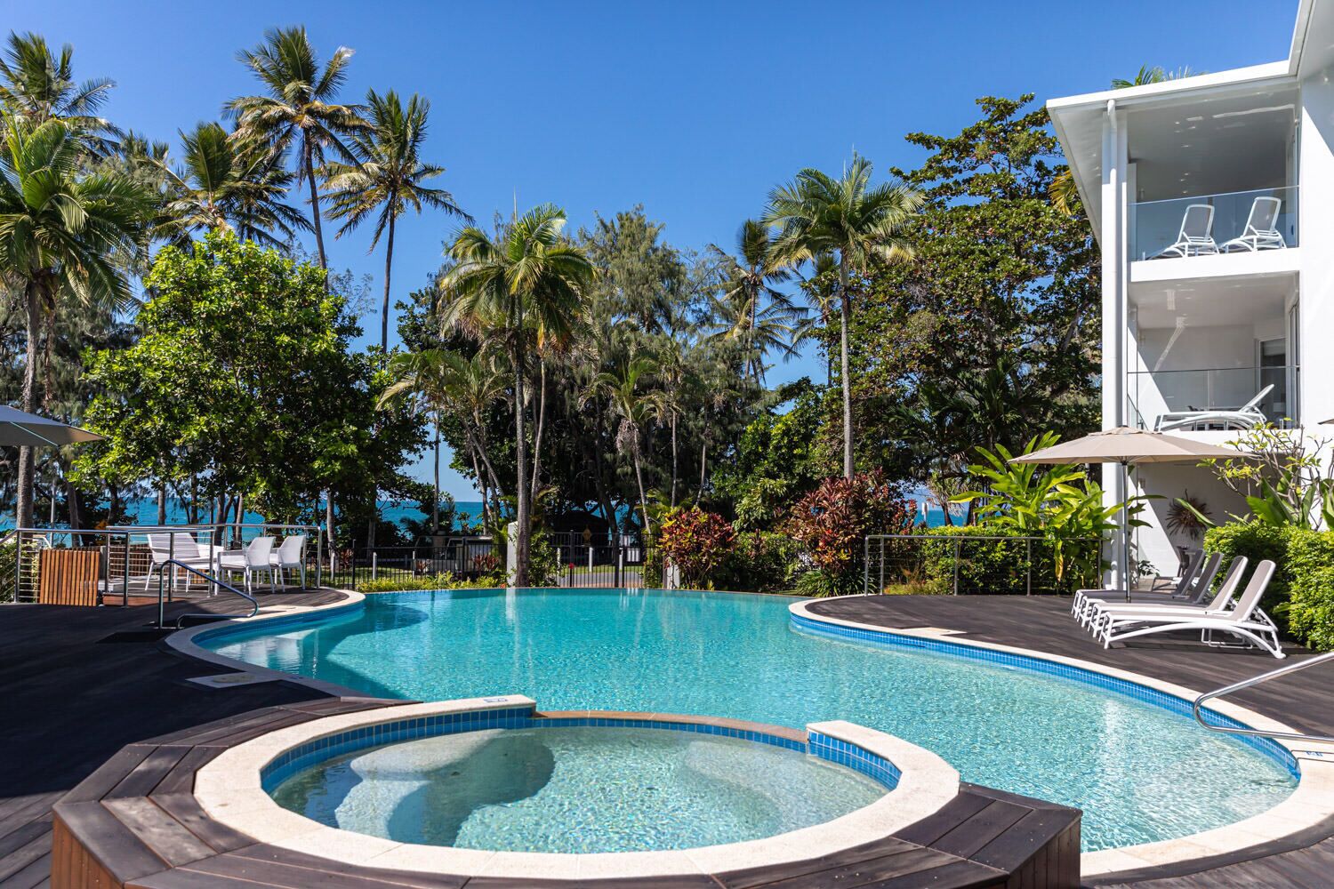 Outdoor pool, sun loungers