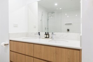 Bathroom - Beaches Port Douglas (Port Douglas)