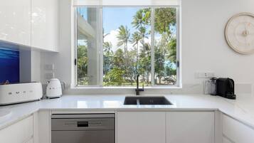 Luxury Suite, 3 Bedrooms, Balcony, Ocean View | Private kitchen