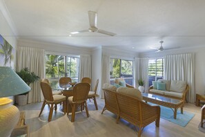 Living area - Garrick House (Port Douglas)
