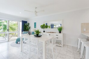 Living area - Garrick House (Port Douglas)
