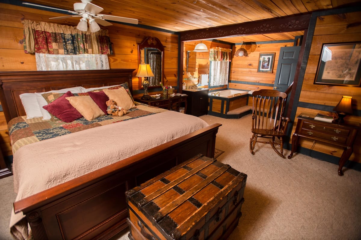 Executive Suite | Individually decorated, individually furnished, desk, laptop workspace