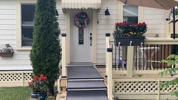 Romantische cottage, 1 queensize bed | Luxe beddengoed, individueel gedecoreerd, individueel gemeubileerd