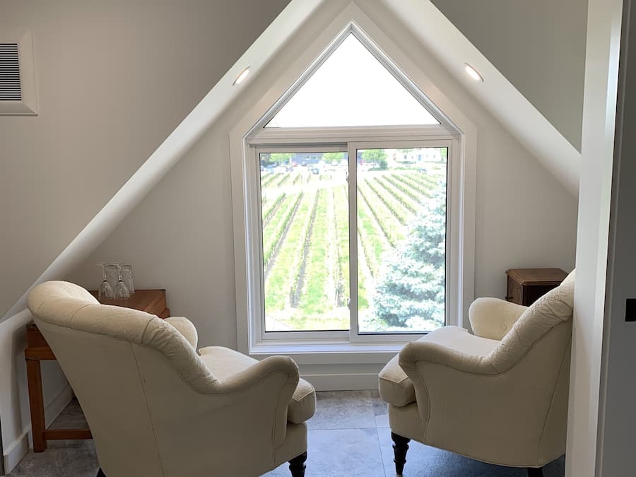 Premier Studio Suite | Bathroom | Shower, hydromassage showerhead, free toiletries, hair dryer