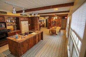 Free daily full breakfast 