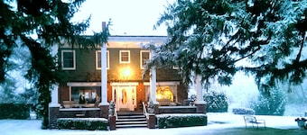 Warm Springs Inn & Winery