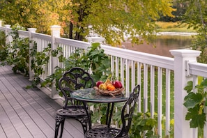 Orchard Room | Premium bedding, individually decorated, individually furnished - Warm Springs Inn & Winery (Wenatchee)