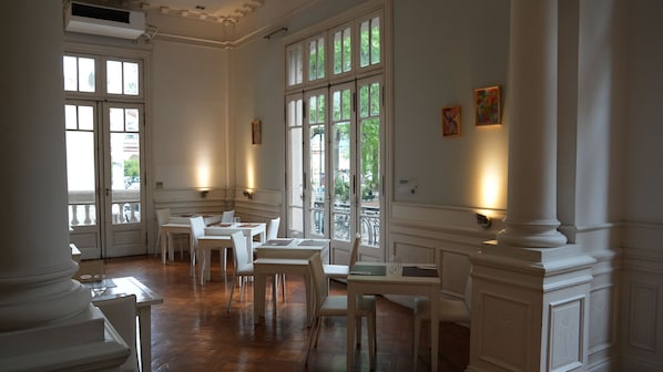 In-room business centre