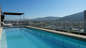 حمّام سباحة خارجي، مقاعد للتشمس