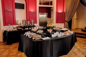 Desayuno continental incluido todos los días 