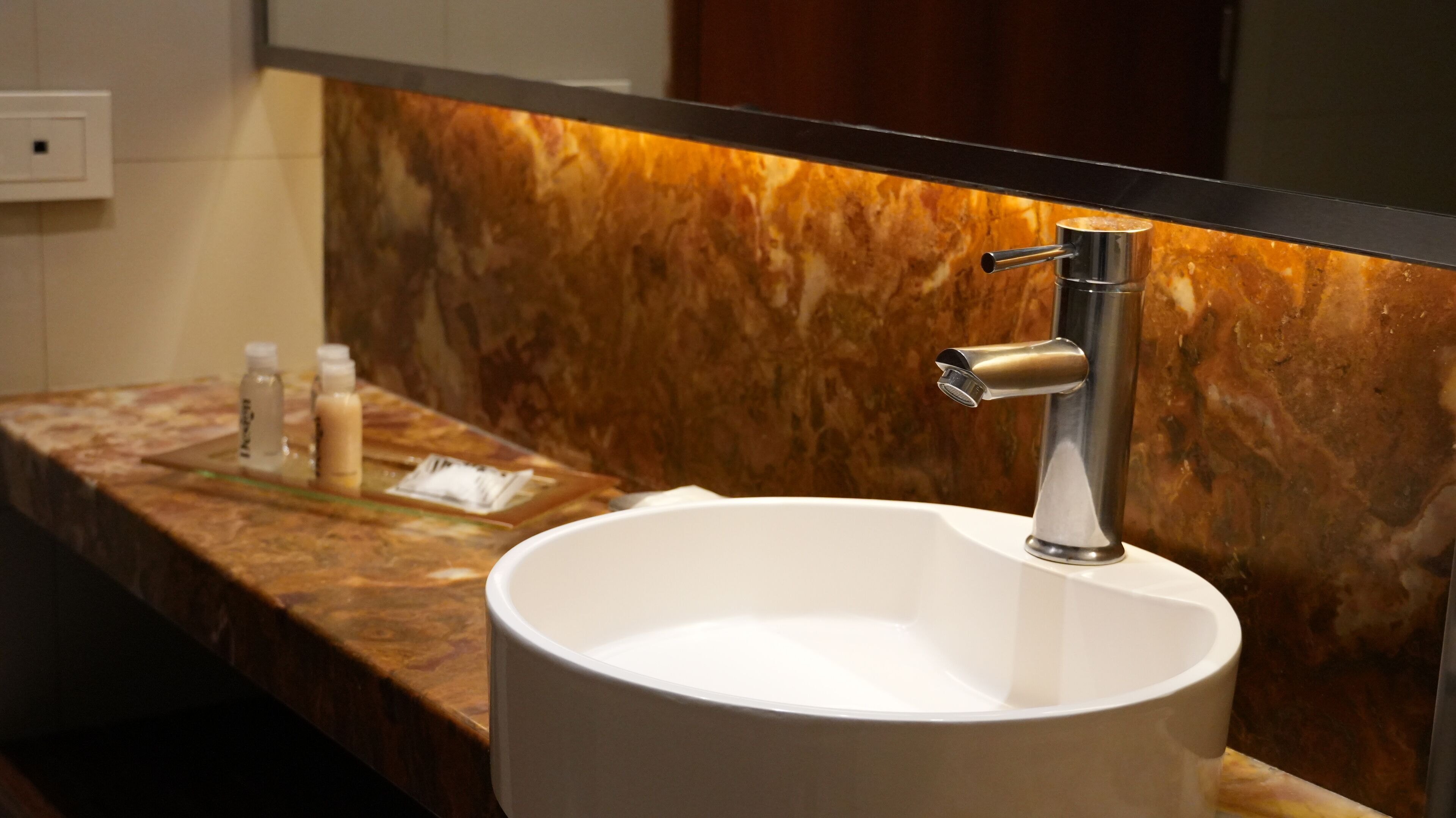 junior studio suite | bathroom | combined shower/bathtub, jetted bath, hydromassage showerhead