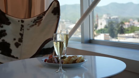 Suite Corner | In-room dining. Design Suites Salta