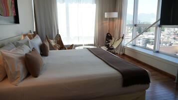 Suite Corner | Premium bedding, down comforters, minibar, in-room safe