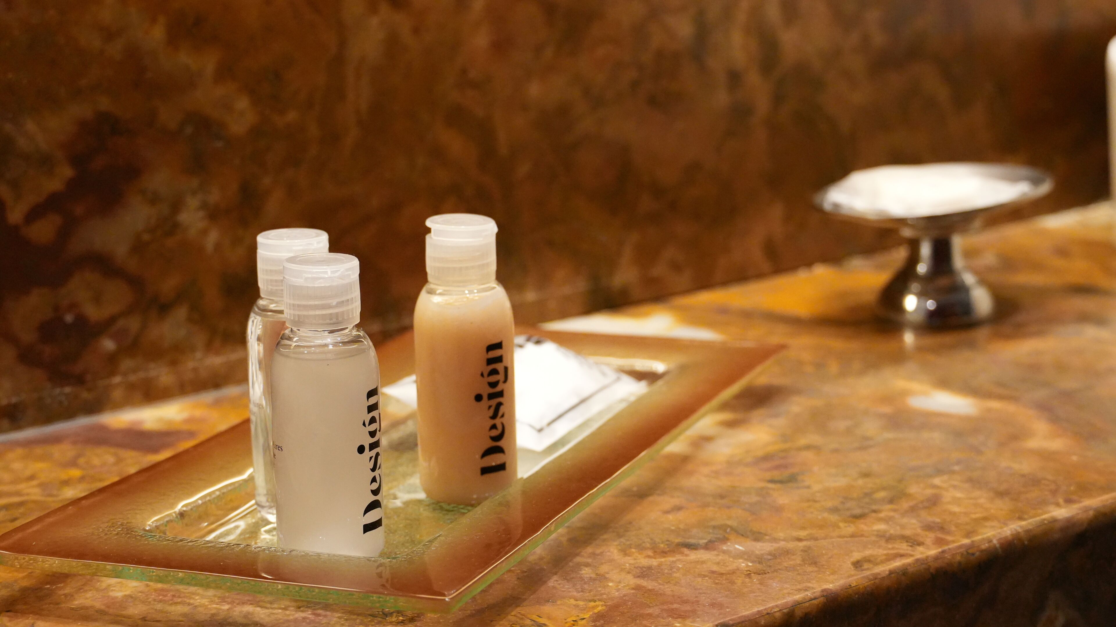 junior studio suite | bathroom | combined shower/bathtub, jetted bath, hydromassage showerhead