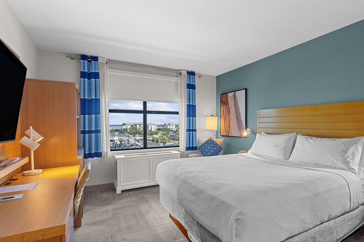 Egyptian cotton sheets, premium bedding, down comforters, pillowtop beds