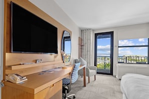Chambre, 1 très grand lit, balcon, vue marina | Draps en coton égyptien, literie de qualité supérieure