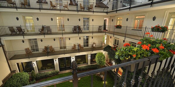 Exterior detail - Hotel Angelis (Prague)