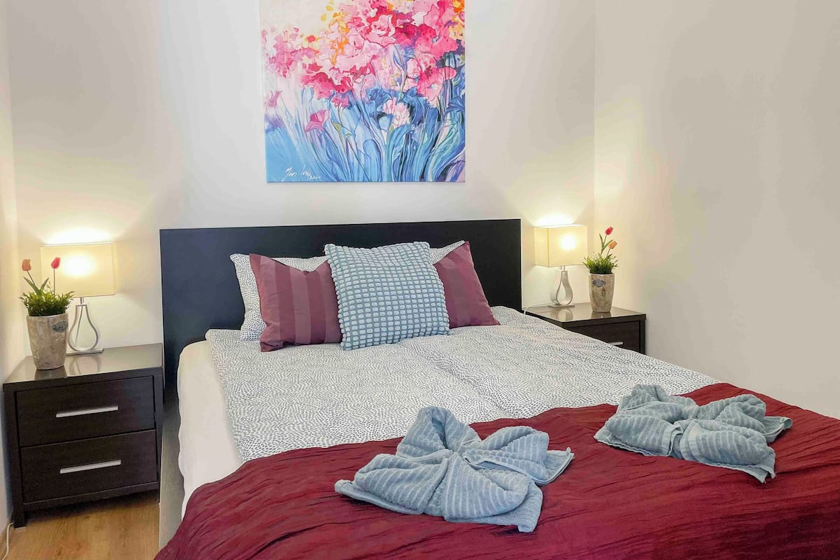 City Studio | Blackout curtains, soundproofing, iron/ironing board, free WiFi
