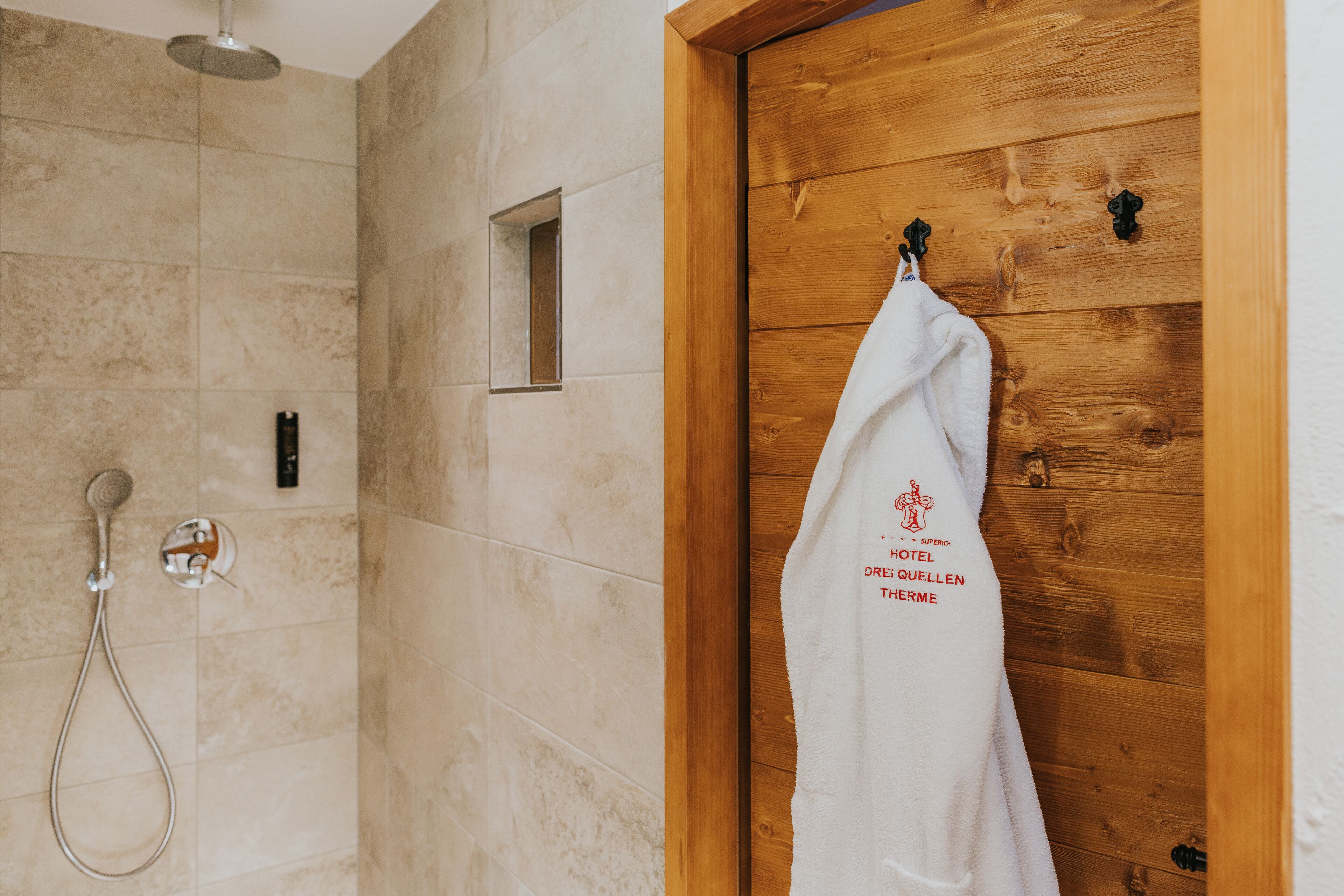 rottaler komfortzimmer mit balkon oder terrasse | bathroom shower