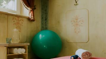 Sauna, steam room, hot springs/mineral springs, body treatments
