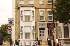 Exterior - Comfotel Prpl (London)