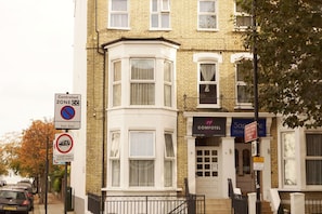 Exterior - Comfotel Prpl (London)