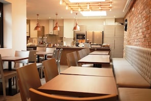 Dining - Comfotel Prpl (London)