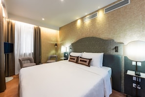 Standard Double or Twin Room | Down comforters, minibar, in-room safe, soundproofing - Hotel Acca (Venice)